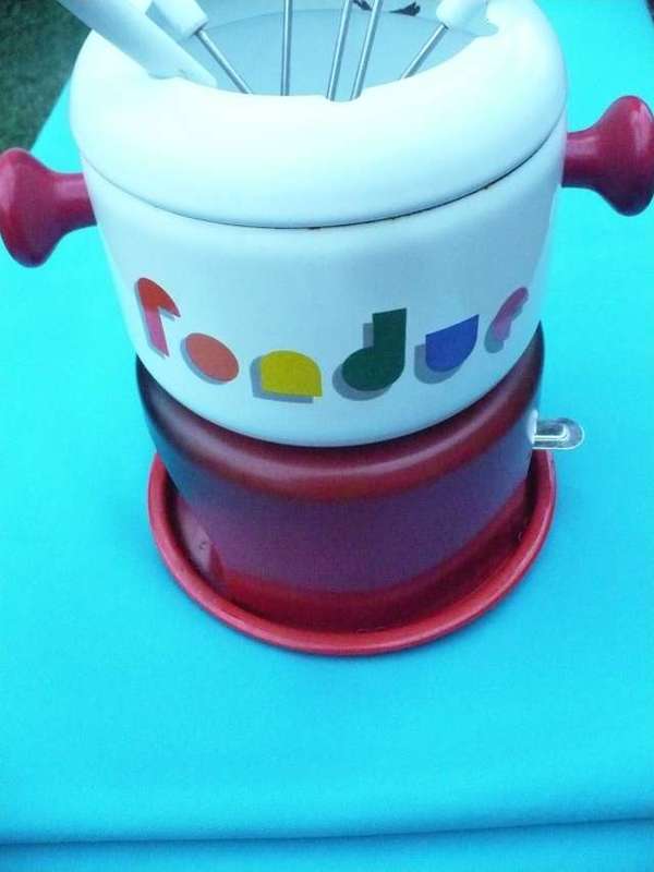 ENAMELLED  FONDUE SET + 6 FORKS