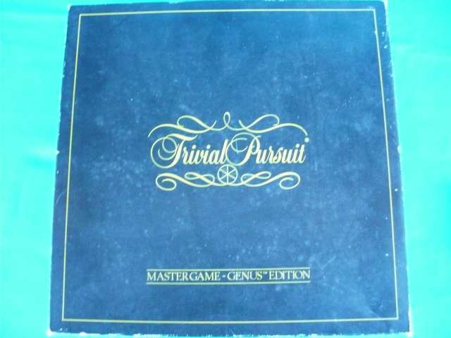TRIVIAL PURSUIT BOARD GAME
