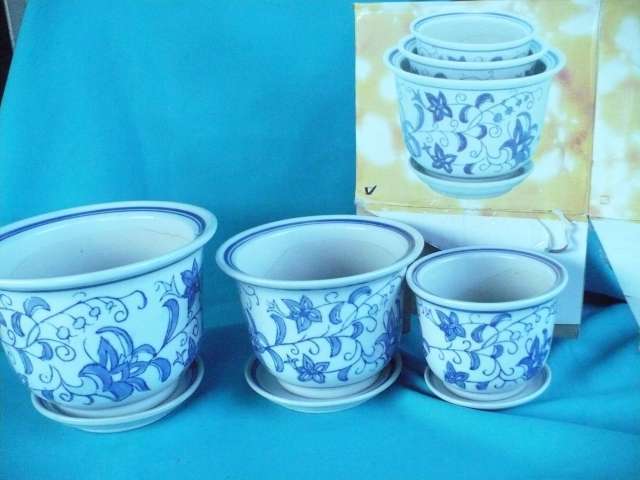 CERAMIC PLANTERS  SET OF 3 WITH SAUCERS