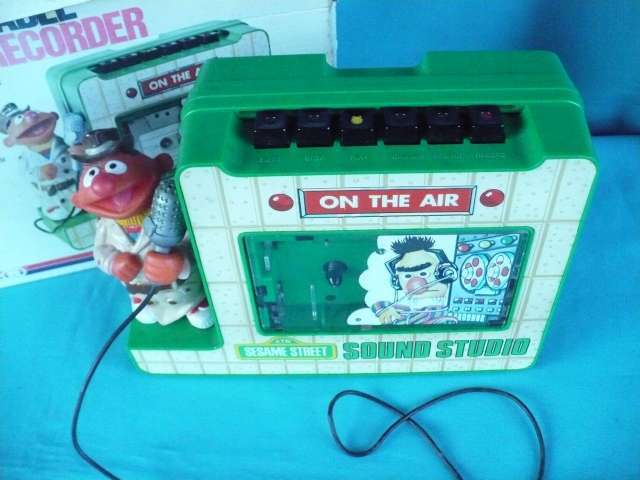 VINTAGE   SESAME STREET CASSETTE RECORDER