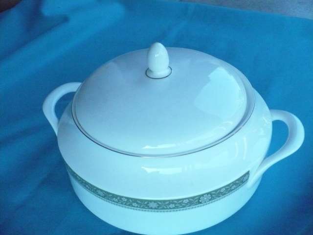ROYAL DOULTON "RONDELAY"  SERVING DISH