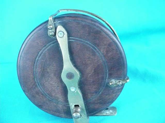 VINTAGE WOOD & BRASS  STRAPBACK  FLY FISHING REEL  DIA 103 MM