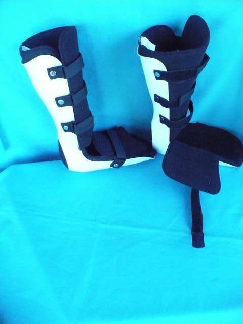 PAIR ORTHOPAEDIC ANKLE /FOOT BRACES  SIZE 5
