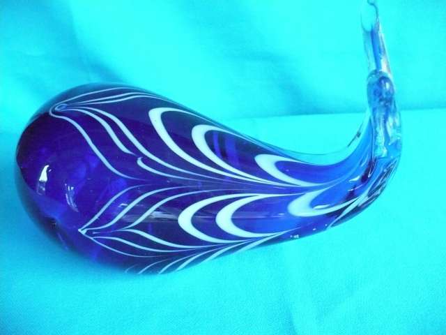 STUNNING COBALT BLUE GLASS WHALE