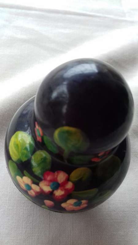 RUSSIAN NESTING DOLLS  SET 0F 4