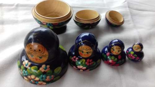 RUSSIAN NESTING DOLLS  SET 0F 4