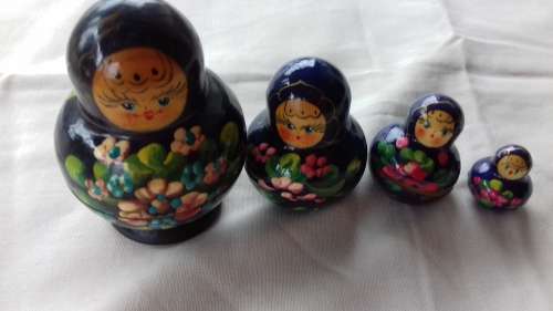 RUSSIAN NESTING DOLLS  SET 0F 4