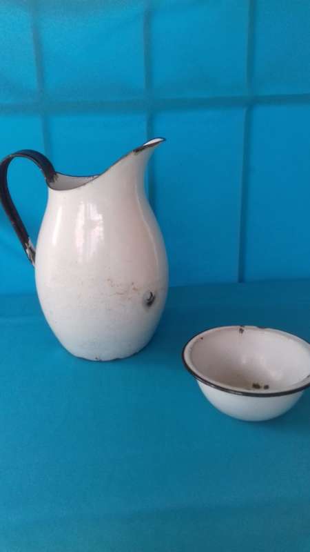 LARGE WHITE  ENAMEL JUG+ SMALL ENAMEL BOWL