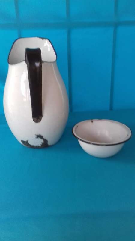 LARGE WHITE  ENAMEL JUG+ SMALL ENAMEL BOWL