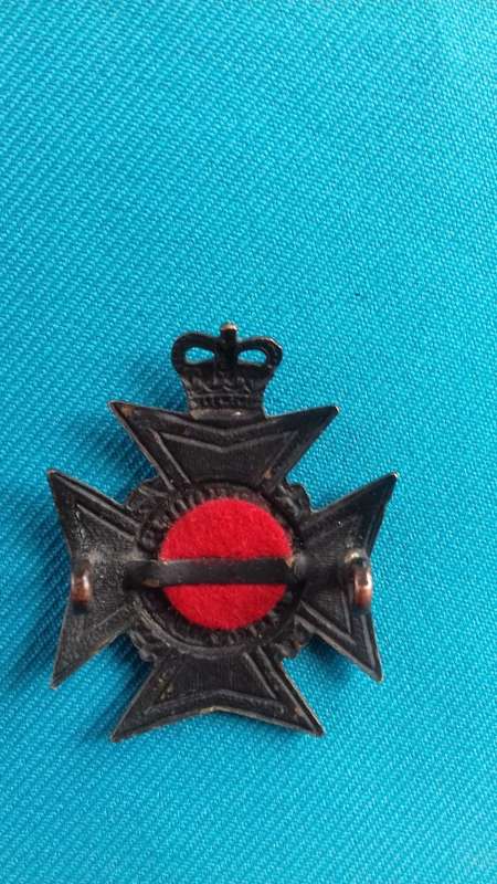 ROYAL RHODESIA REGT. CAP BADGE WITH KINGS CROWN
