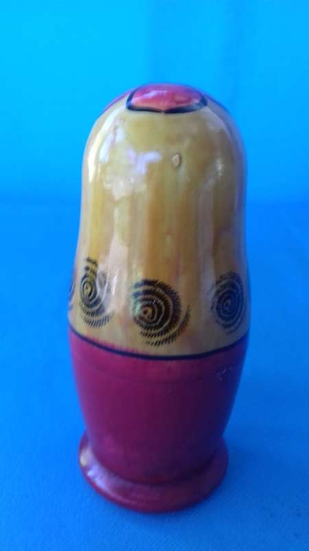 RUSSIAN NESTING DOLLS  SET 0F 3