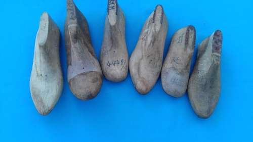 VINTAGE  6 ASSORTED SIZES  WOODEN SHOE MOULDS/LASTS