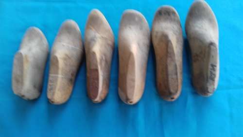 VINTAGE  6 ASSORTED SIZES  WOODEN SHOE MOULDS/LASTS