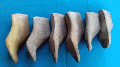 VINTAGE  6 ASSORTED SIZES  WOODEN SHOE MOULDS/LASTS
