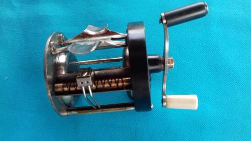 VINTAGE    TOURNAMENT WELLWORTH CASTING REEL