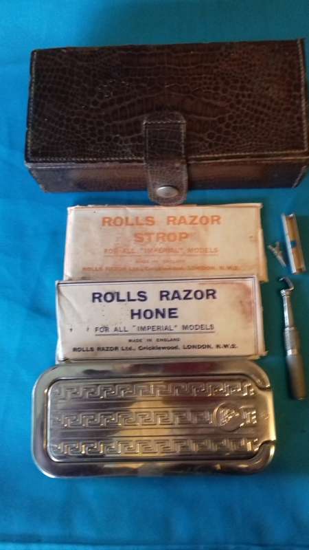 ROLLS RAZOR COMPLETE WITH STROP & HONE IN IMITATION CROCODILE SKIN BOX