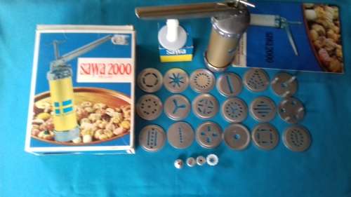 SAWA 2000 DELUXE COOKIE PRESS/ CUTTER