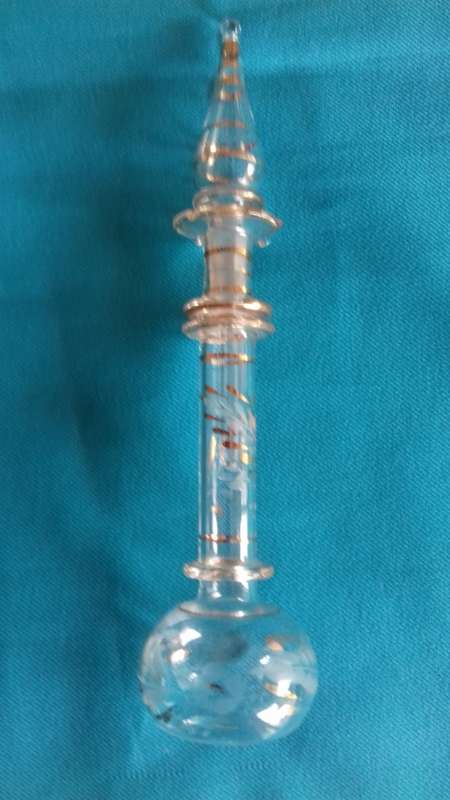 PRETTY GLASS PERFUME BOTTLE