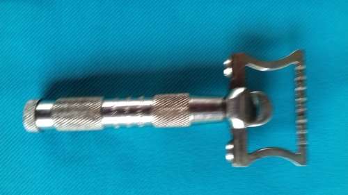 VINTAGE "DARWIN" HOLLOW GROUND SAFETY RAZOR