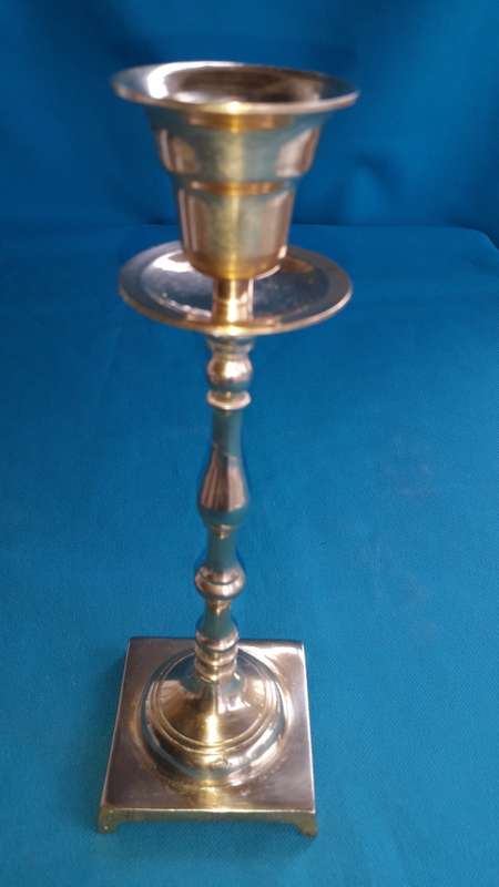SINGLE  VINTAGE CANDLESTICK  HEIGHT   19.2 CM