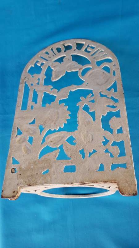 VINTAGE CAST IRON "WELCOME" POT PLANT HOLDER