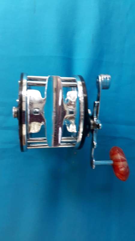 PENN LONG BEACH  No. 66 FISHING REEL