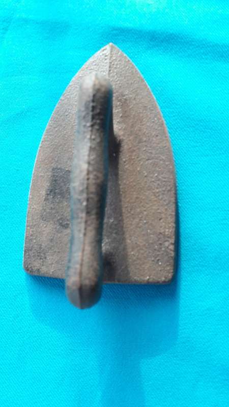 VINTAGE   SALESMANS' SAMPLE /CUFF SAD IRON
