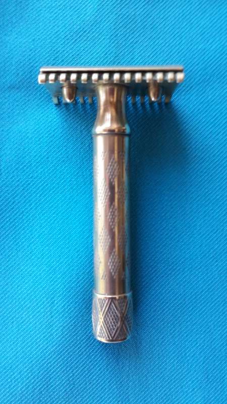 VINTAGE BRASS GILLETTE  SAFETY RAZOR    DIAMOND PATTERN