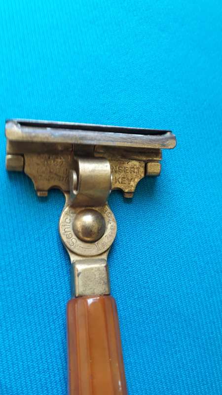 VINTAGE SCHICK INJECTOR RAZOR MADE IN CANADA
