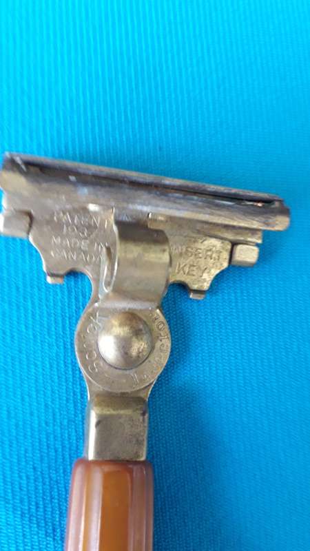 VINTAGE SCHICK INJECTOR RAZOR MADE IN CANADA