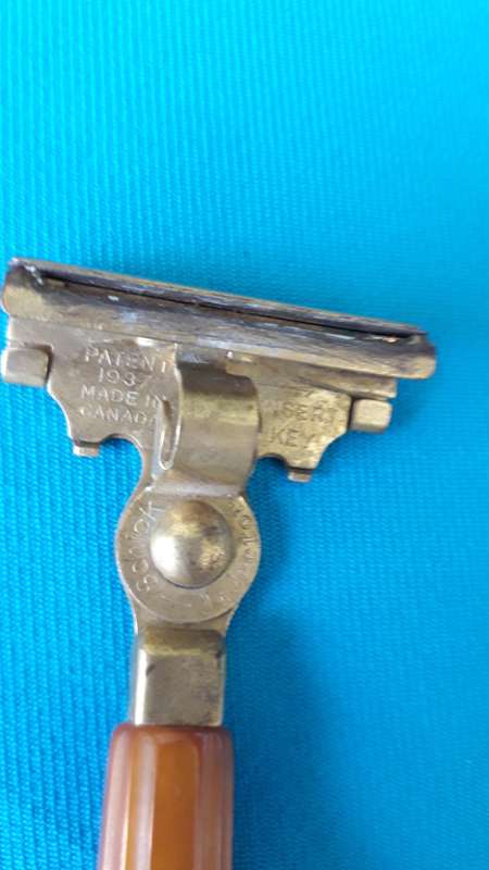VINTAGE SCHICK INJECTOR RAZOR MADE IN CANADA