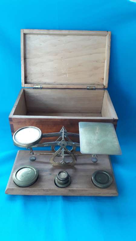 VINTAGE BRASS SCALE  WITH WEIGHT ON WOODEN BASE  + BOX