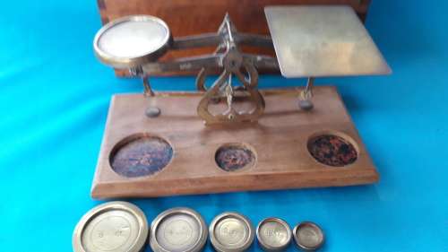 VINTAGE BRASS SCALE  WITH WEIGHT ON WOODEN BASE  + BOX