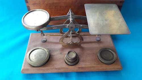 VINTAGE BRASS SCALE  WITH WEIGHT ON WOODEN BASE  + BOX