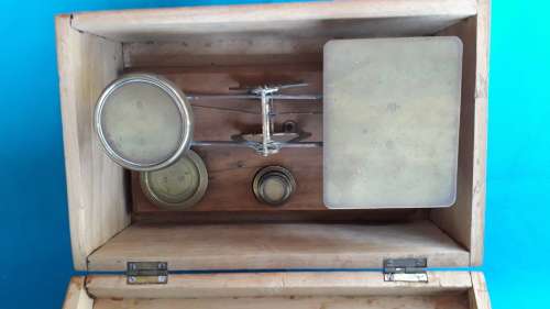 VINTAGE BRASS SCALE  WITH WEIGHT ON WOODEN BASE  + BOX