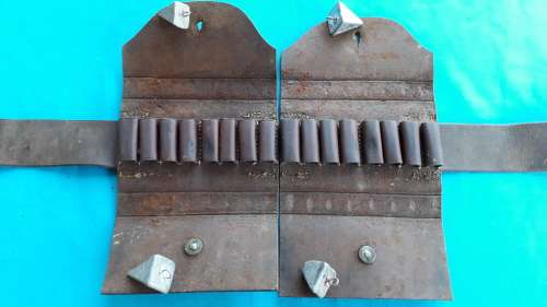 SOUTH AFRICAN POLICE VINTAGE LEATHER BELT WITH 2 AMMO POUCHES