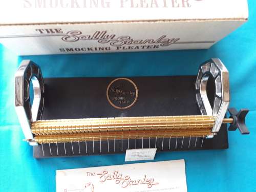 THE SALLY STANLEY SMOCKING PLEATER