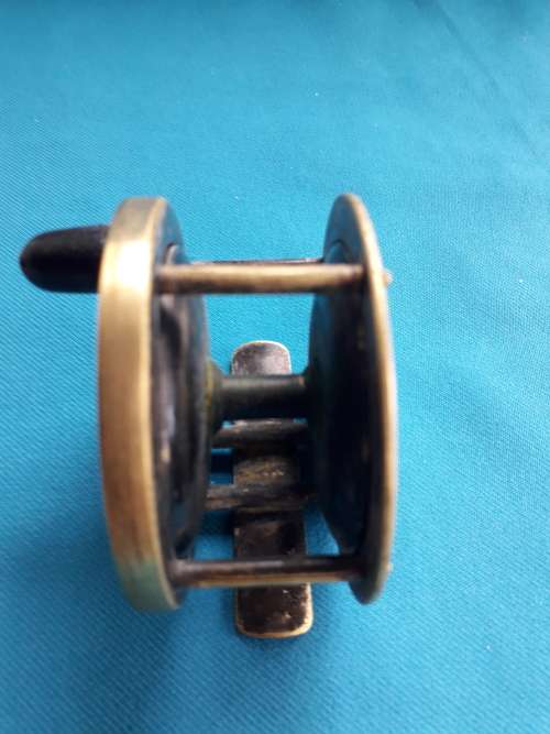 VINTAGE    BRASS FLY FISHING REEL   DIA  6.4 CM