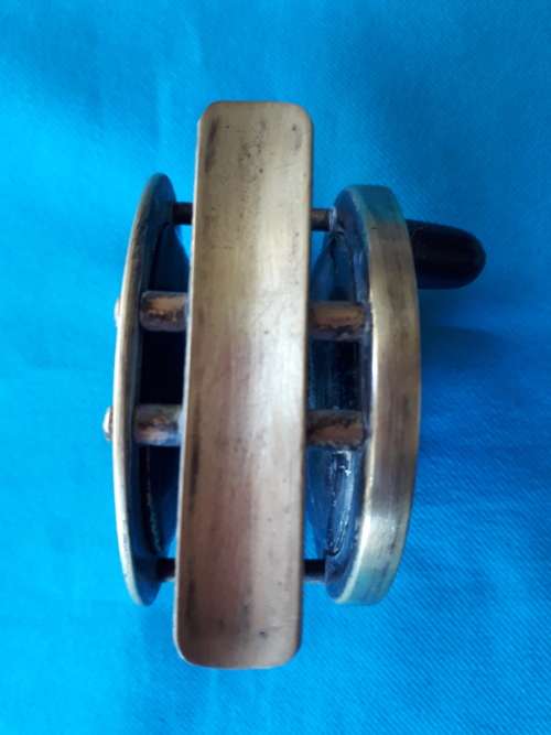 VINTAGE    BRASS FLY FISHING REEL   DIA  6.4 CM