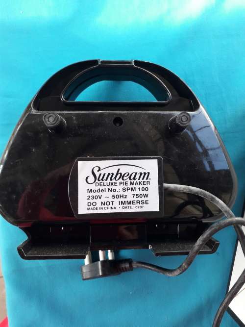 SUNBEAM DELUXE PIE MAKER