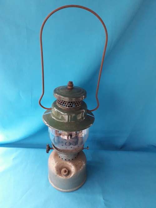 VINTAGE  "COLEMAN"  KEROSENE LAMP