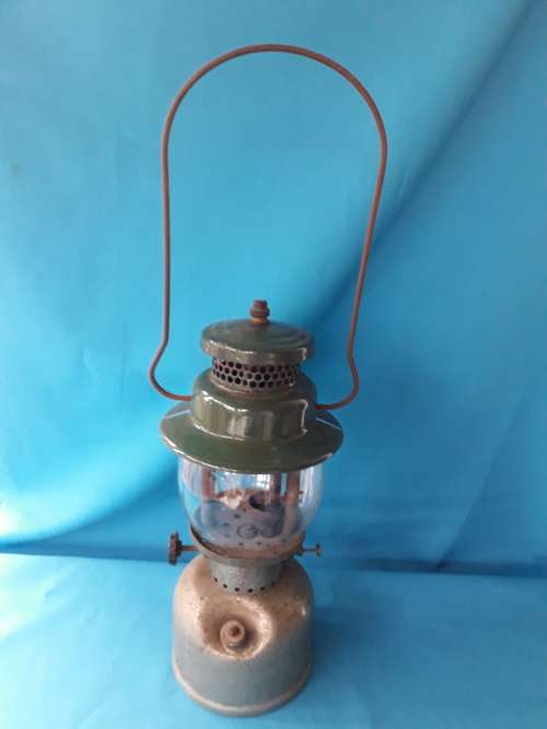 VINTAGE  "COLEMAN"  KEROSENE LAMP