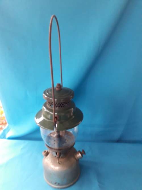 VINTAGE  "COLEMAN"  KEROSENE LAMP