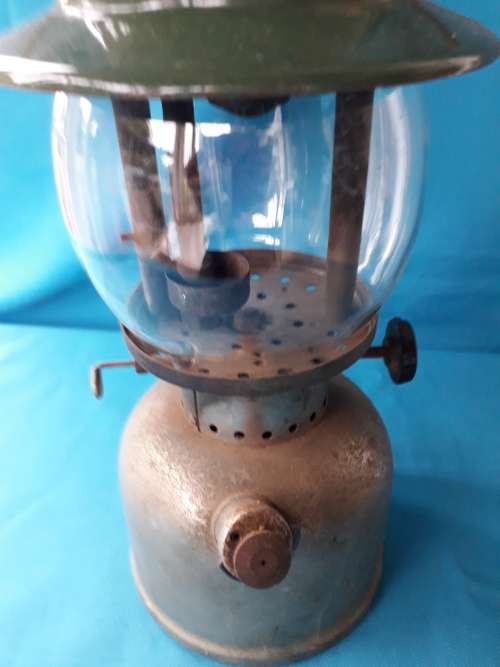 VINTAGE  "COLEMAN"  KEROSENE LAMP