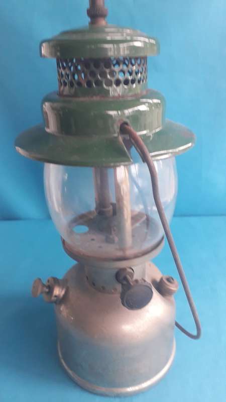 VINTAGE  "COLEMAN"  KEROSENE LAMP