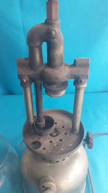 VINTAGE  "COLEMAN"  KEROSENE LAMP