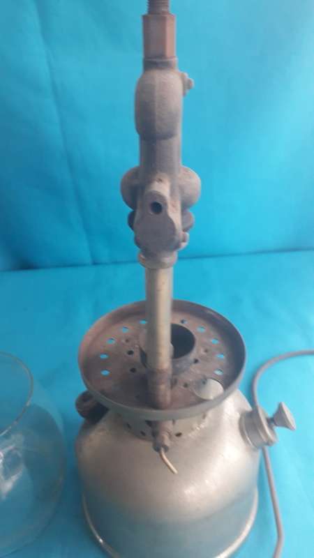 VINTAGE  "COLEMAN"  KEROSENE LAMP