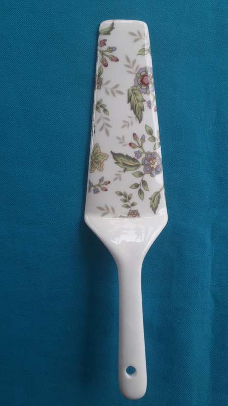 PORCELAIN CAKE LIFTER