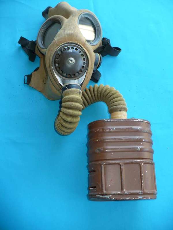 WORLD WAR 11  BRITISH ARMY GAS MASK