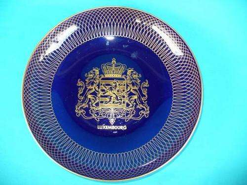COBALT BLUE GLASS DISH WITH GOLD SCROLLWORK BORDER & LUXEMBORG COAT OF ARMS